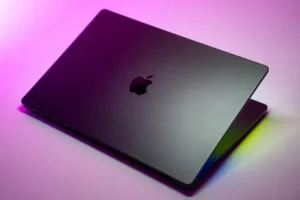 Apple dokunmatik MacBook Pro için tarih verdi: OLED ekranlı yeni tasarım yolda