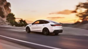 Tesla model Y stratejisinde çift taraflı hareket: Zam ve yeni model