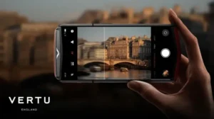 Vertu geri döndü: Zengin telefonu kıskandıran özelliklerle geliyor