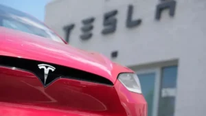 Tesla’dan güç gösterisi: Yeni AI5 çipi sahneye çıktı