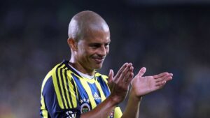 Alex de Souza Sadettin Saran için tebrik paylaşımı yaptı