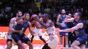 Anadolu Efes Antalya'da nefes aldı: İşte maçın özeti