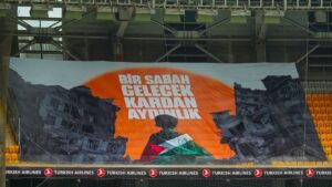 RAMS Başakşehir tribünlerinden Galatasaray maçı öncesi Filistin'e destek koreografisi!