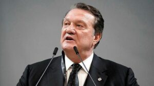 Beşiktaş'ın eski başkanı Hasan Arat için ihraç kararı!