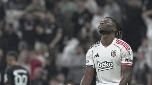 Beşiktaş'ta El Bilal Toure'den korkutan hareket! Soyunma odasına gitti