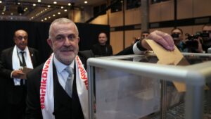 Beşiktaş'ta yeni divan başkanı Ahmet Ürkmezgil seçildi!