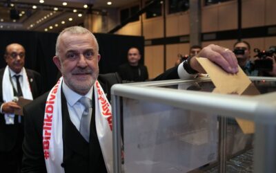 Beşiktaş'ta yeni divan başkanı Ahmet Ürkmezgil seçildi!