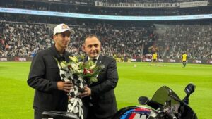 Beşiktaş'tan Toprak Razgatlıoğlu'na anlamlı hediye!