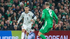 Cristiano Ronaldo kırmızı kart gördü, İrlanda evinde Portekiz'i devirdi!