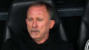 Derbide bir kırmızı kart daha! Sergen Yalçın…