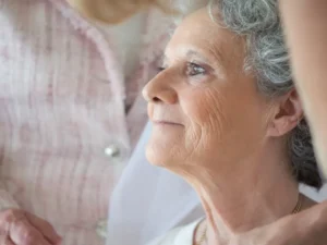 Alzheimer hastalığı kadınlarda daha sık görülüyor