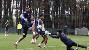 Fenerbahçe günü çift antremanla tamamladı