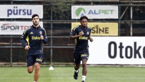 Fenerbahçe, günü çift idmanla tamamladı