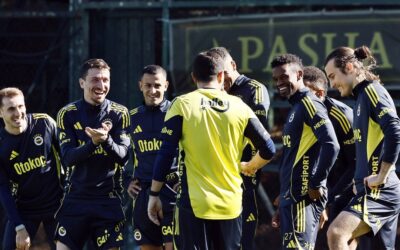 Fenerbahçe Süper Lig'de Beşiktaş'a konuk oluyor!