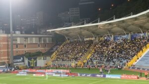 Fenerbahçe taraftarlarından futbolculara tepki!