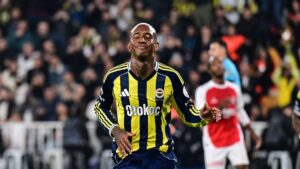 Fenerbahçe tribünlerinden Talisca'ya penaltı tepkisi!