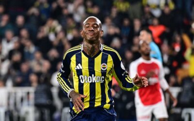 Fenerbahçe tribünlerinden Talisca'ya penaltı tepkisi!