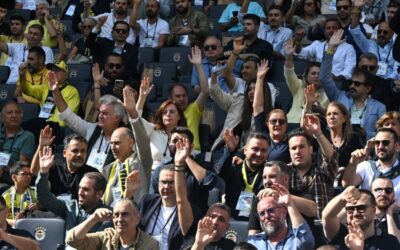 Fenerbahçe'de flaş gelişme! Gerginlik sonrası toplantıya ara verildi