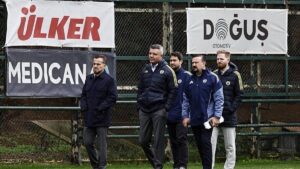 Fenerbahçe'de yaprak dökümü! 4 isimle daha yollar ayrıldı