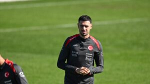 Fenerbahçe'den flaş transfer hamlesi! Milli yıldız yuvaya dönüyor