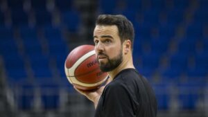 Fenerbahçeli basketbolcu Melih Mahmutoğlu'nun ehliyetine el konuldu!