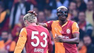 Galatasaray tribünlerinden Barış Alper'e tepki!