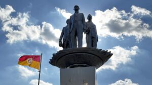 Galatasaray'da Gazi Mustafa Kemal Atatürk, Tevfik Fikret ve Ali Sami Yen Anıtı'nın açılışı yapıldı!