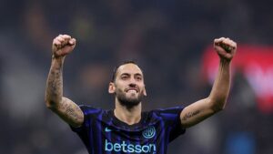 Hakan Çalhanoğlu Inter'de ayın oyuncusu seçildi