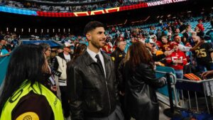 Marco Asensio Santiago Bernabeu'ya geri döndü! Yıldız isimden sürpriz ziyaret