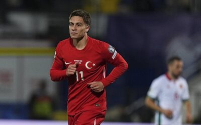 Milli futbolcu Kenan Yıldız, antrenman öncesi dua etti.
