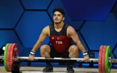 Muhammed Furkan Özbek'ten 3 madalya birden!