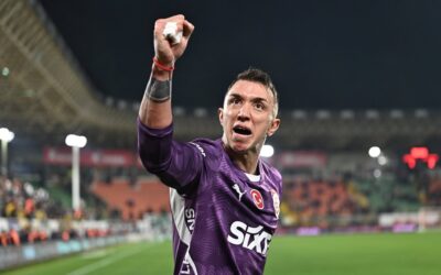 Muslera'dan Galatasaray'a tebrik paylaşımı! Ajax galibiyeti sonrası…