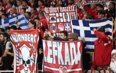 Olympiakos taraftarı Hapoel Tel Aviv galibiyetinin ardından tribünde Filistin bayrağı açtı!