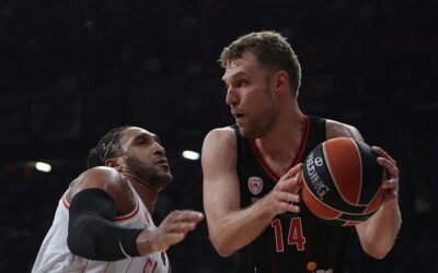 Olympiakos'un Hapoel Tel Aviv'i yenmesinin ardından bir taraftar Filistin bayrağı açtı!