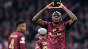 Osimhen Hollanda'da coştu! İşte yaptığı hat-trick