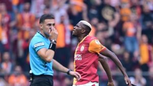 Osimhen'in golü VAR kararıyla geçerli sayıldı!