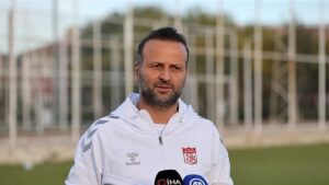Özbelsan Sivasspor Teknik Direktörü Osman Zeki Korkmaz'dan istifa sorusuna yanıt: "Gündemimde yok"