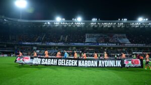 RAMS Başakşehir-Galatasaray maçında Filistin için şiir!