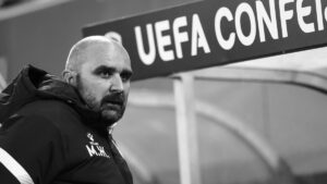 Sırbistan Süper Ligi'ndeki maçta kalp krizi geçiren teknik direktör hayatını kaybetti