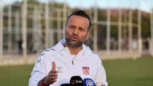 Sivasspor Teknik Direktörü Korkmaz'dan "istifa" açıklaması!