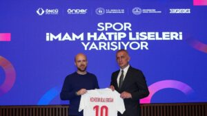 TFF Başkanı İbrahim Hacıosmanoğlu ve Dünya Etnospor Birliği Başkanı Erdoğan, "Spor İmam Hatip Liseleri Yarışıyor" programına konuk oldu
