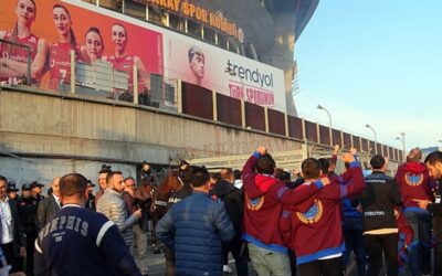 Trabzonspor taraftarı, derbi öncesi RAMS Park'a geldi