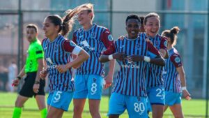 Trabzonspor Turkcell Kadın Futbol Süper Ligi’nde Beşiktaş’ı 2-1 mağlup etti!
