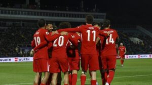 Usta yazardan Bizim Çocuklar'a övgü dolu sözler: Klaslarını konuşturup tarih yazdılar!