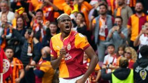 Victor Osimhen, Okan Buruk'u yakaladı